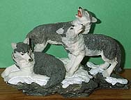 3 Wolves - Coldcast Statue